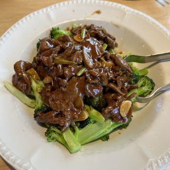 Mama Chang - Beef and broccoli - Chinese Near Me - Fairfax, Virginia