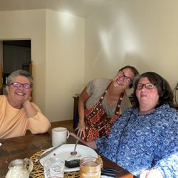 Lucinda's Country Inn - My sisters, Julia and Rosemary with the owner Lucinda.