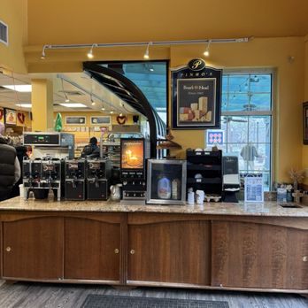 Pinho's Bakery - Bakeries Near Me - Roselle, New Jersey