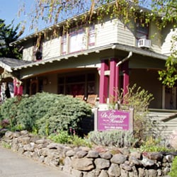 DeLaunay House - The DeLaunay House is a luxury guest house featuring original artwork, just one block from all Ashland has to offer.