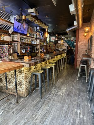 Wing Bar by null