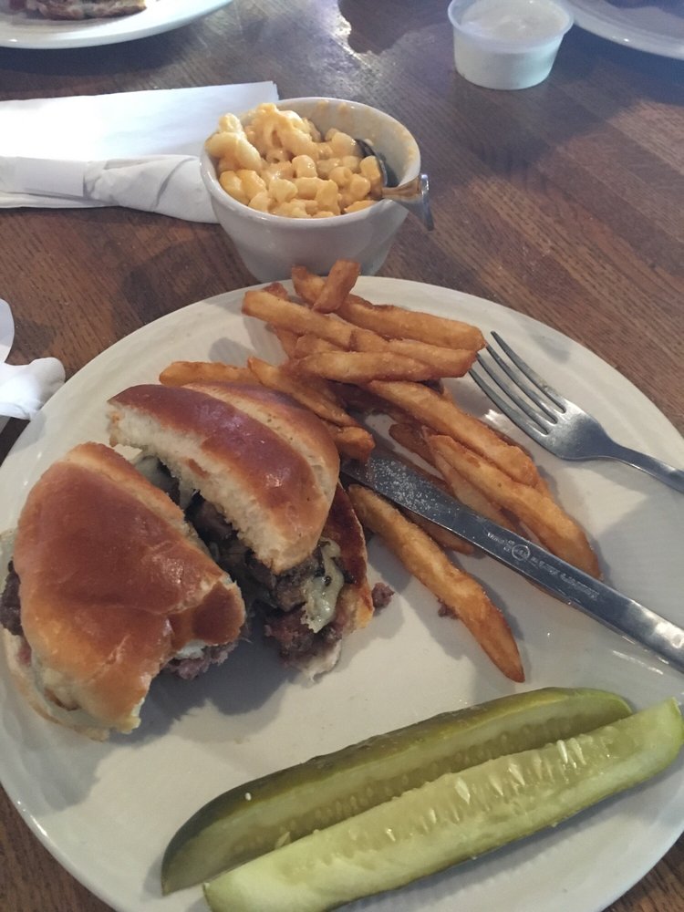 Sidelines Sports Pub and Grill, Janesville Roadtrippers