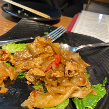 Sumran Thai Cuisine - Drunken noodles - Thai Near Me - Westminster, California