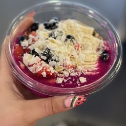 Island Pitaya™ Bowl~ This whirl'd famous bowl was absolutely delicious, definitely a must try! Island Pitaya™ Bowl~ This whirl'd famous bowl was absolutely delicious, definitely a must try!