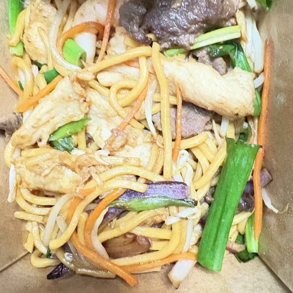 EverSpring Modern Chinese - Noodles with beef, chicken, and shrimp - Chinese Near Me - Tustin, California EverSpring Modern Chinese - Noodles with beef, chicken, and shrimp - Chinese Near Me - Tustin, California