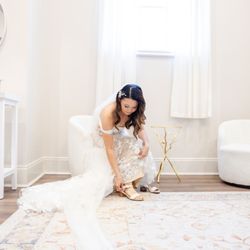 Light and Lace Photography - Bridal suite moments captured by a Sacramento Wedding Photographer.