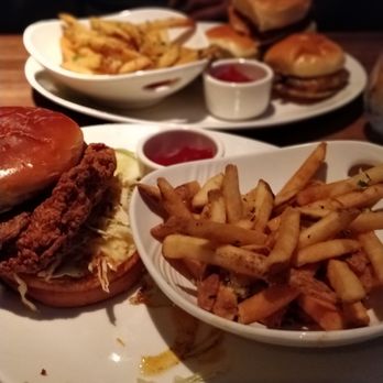 Yard House - Nashville hot chicken and Slider platter - New American Near Me - Denver, Colorado