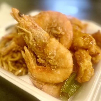 MD Oriental Market - Yuge Prawns, chicken & lo mein off the hot bar. You get 3 picks for $9.50 A great value. - International Grocery Near Me - Pinellas Park, Florida