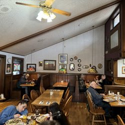 The Oak Table Cafe - Inside