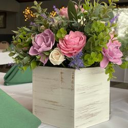 Hankerd Hills Golf Course - Flowers on the table