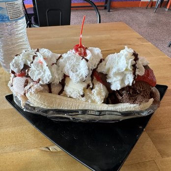 Black Rock Dessert - Banana split - Desserts Near Me - Reno, Nevada Black Rock Dessert - Banana split - Desserts Near Me - Reno, Nevada