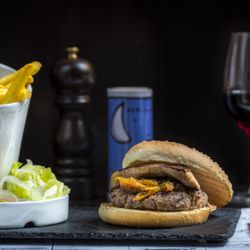 Demi-Lune Café & La Salle à Manger - Burger Rossini - Geneva