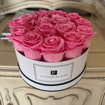 La Fleur De Luxe - A perfect gift of pink long lasting roses - Floral Designers Near Me La Fleur De Luxe - A perfect gift of pink long lasting roses - Floral Designers Near Me