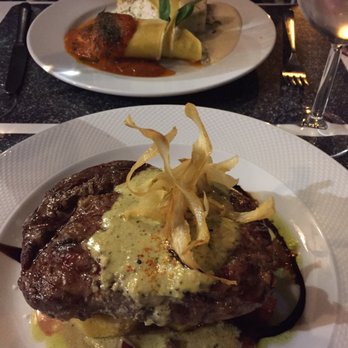 Le Petit Café - Wine Bars Near Me - Lisbon, 11 Le Petit Café - Wine Bars Near Me - Lisbon, 11