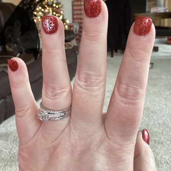 LeO Nails & Organic Spa - Sparkly red nails to kickstart the holidays! - Nail Salons Near Me - Camas, Washington