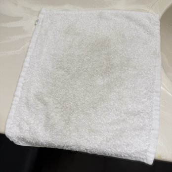 SkyLight Inn & Suites - The wash cloth before using. NASTY. - Hotels Near Me - Willoughby, Ohio