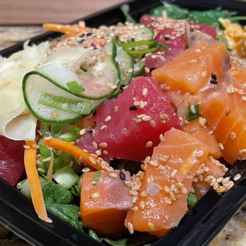 Hoki Poki - Tuna and salmon regular bowl over spinach - Poke Near Me - Richardson, Texas