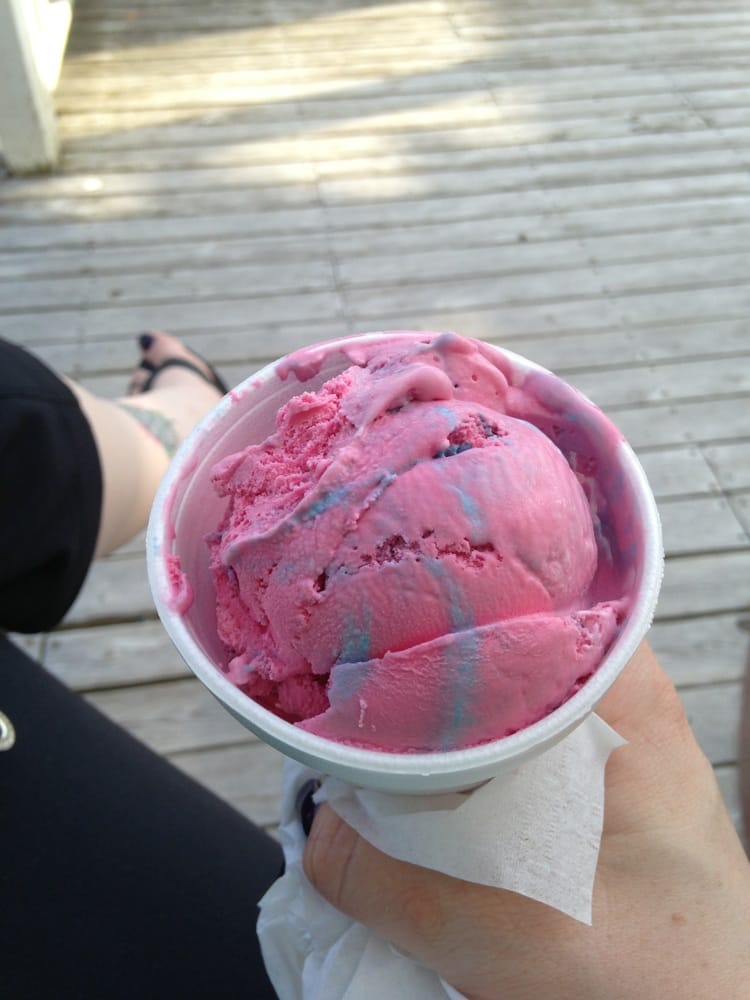 Ice Cream Hut Logo