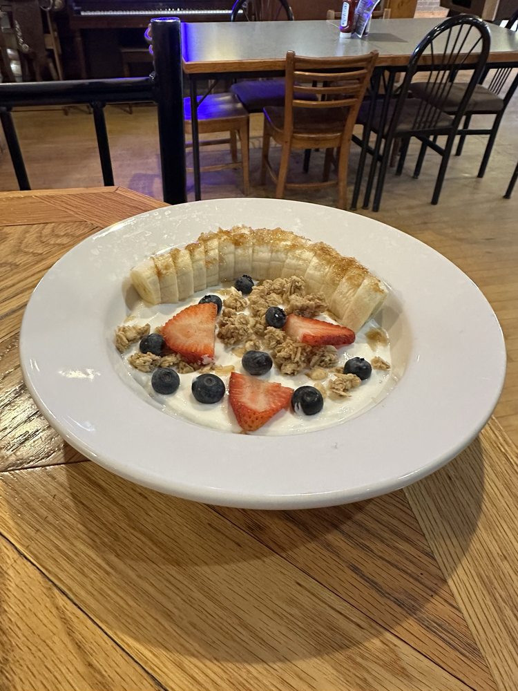 Everett’s Tunnel Inn Logo