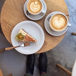 Kaffemik - Flat white, latte, chestnut/gooseberry tart