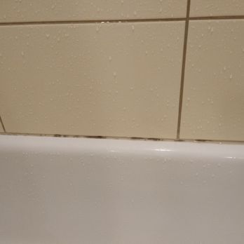 Austin Marriott North - Mold around tub. - Hotels Near Me - Round Rock, Texas