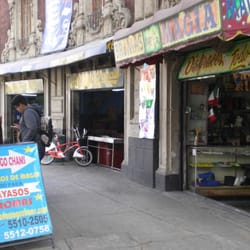 Tienda del Mago Chams - La misma  foto pero con clientes jajaj