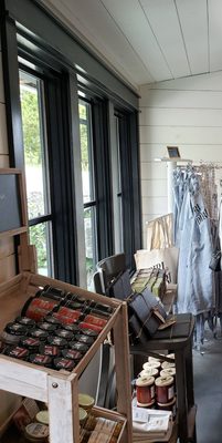 Girl Meets Dirt by null