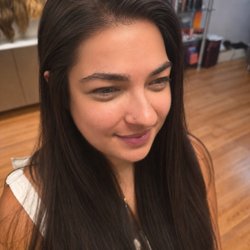 Shuly Wigs - Client with seamless lace wig