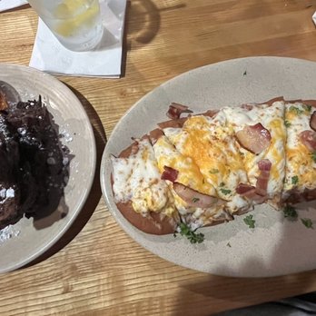 Spigots Brew Pub - French toast sticks and breakfast pizza - Breweries Near Me - Houma, Louisiana Spigots Brew Pub - French toast sticks and breakfast pizza - Breweries Near Me - Houma, Louisiana