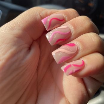 Gloss Nail Lounge - cute nails but bubbled and chipped after 3 days - Nail Salons Near Me - Katy, Texas