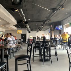 Maraschinos Pub - Dining area