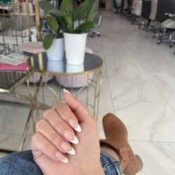 The Nail Lounge