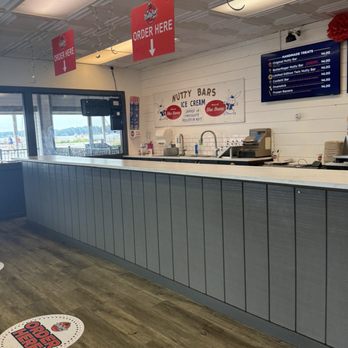 Nutty Bar Stand - Ice Cream & Frozen Yogurt Near Me - Arnolds Park, Iowa