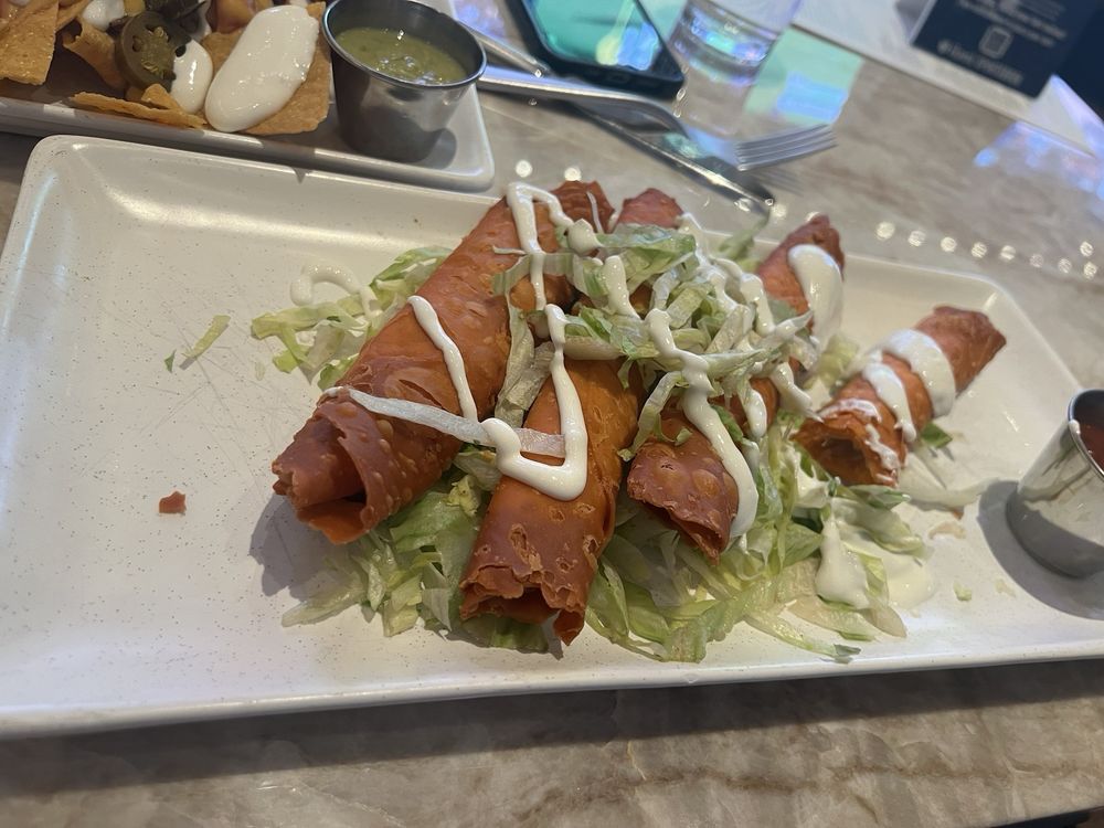 THE STADIUM SPORTS BAR & GRILL Updated August 2024 1 Cowlitz Wy