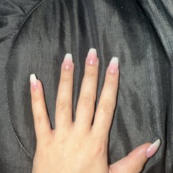Blu Nail Spa - Crooked & the colors don't match