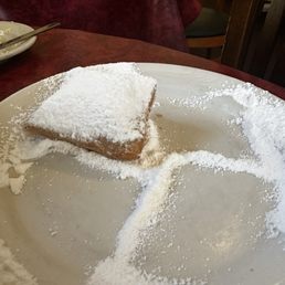 Beignets served 4 to a plate