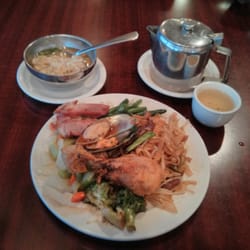 Mandarin Garden Buffet Restaurant - Buffet time!