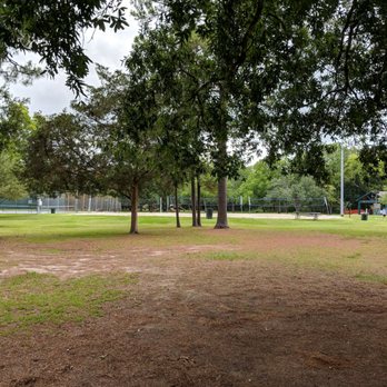 Stevenson Park - Lots of open space, trees, volleyball courts, basketball courts, and tennis courts - Parks Near Me - Friendswood, Texas Stevenson Park - Lots of open space, trees, volleyball courts, basketball courts, and tennis courts - Parks Near Me - Friendswood, Texas