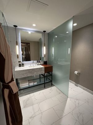 the DOUGLAS, Autograph Collection by null