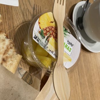Migros Daily - Bern - Pineapple cup - Grocery Near Me - Bern, BE