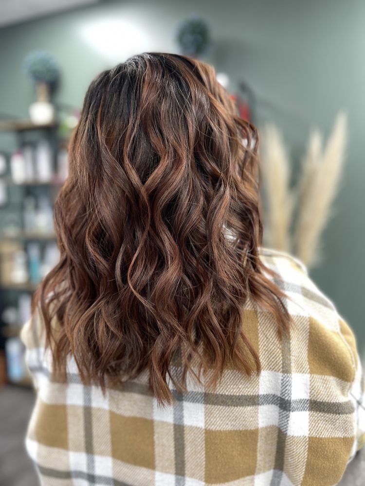 Wave Studio Salon Logo