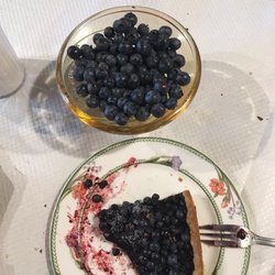 Auberge de la Ferme Saint Vallier - Coupe de bluets et tarte à la myrtille