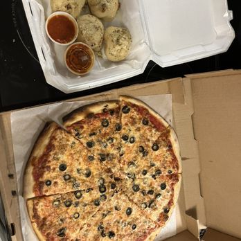 Pizza Chef - Pizza and garlic knots - Pizza Near Me - Sarasota, Florida Pizza Chef - Pizza and garlic knots - Pizza Near Me - Sarasota, Florida