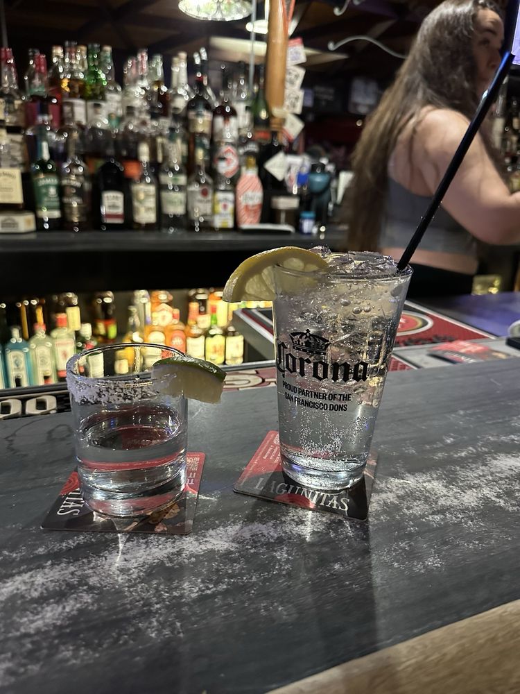 Antones Cocktail Lounge