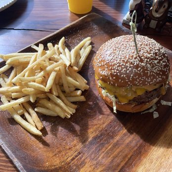 Cafe on 27 - $33 burger - Breakfast & Brunch Near Me - Topanga, California