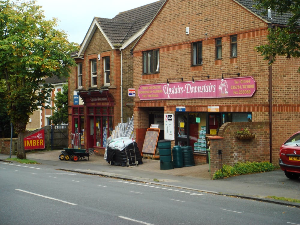 UPSTAIRS DOWNSTAIRS Updated September 2024 133 London Road, Burgess