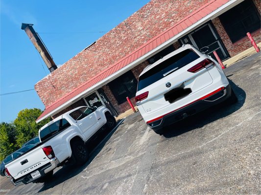 E & L Barbeque by null