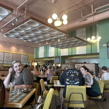 Waking Daisy - Ambiance - Breakfast & Brunch Near Me - Brookfield, Wisconsin
