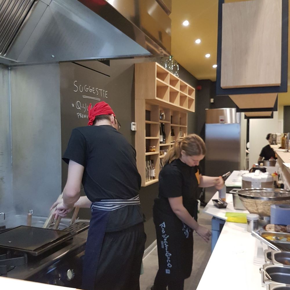 Zuru Zuru Ramen - Kitchen view - Ramen Near Me - Gent, VOV Zuru Zuru Ramen - Kitchen view - Ramen Near Me - Gent, VOV