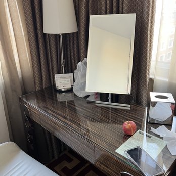 Hotel Indigo - Big mirror and mirrored tissue box on our desk. Apple is from the fruit bowl by the front desk. - Hotels Near Me - London, XGL Hotel Indigo - Big mirror and mirrored tissue box on our desk. Apple is from the fruit bowl by the front desk. - Hotels Near Me - London, XGL